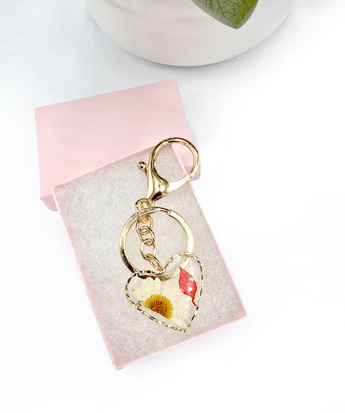 Pressed Daisy flower Heart keychain